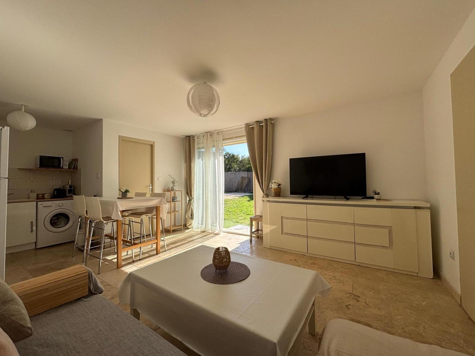 Maison De Vacances En Campagne Cavaillon Exteriör bild