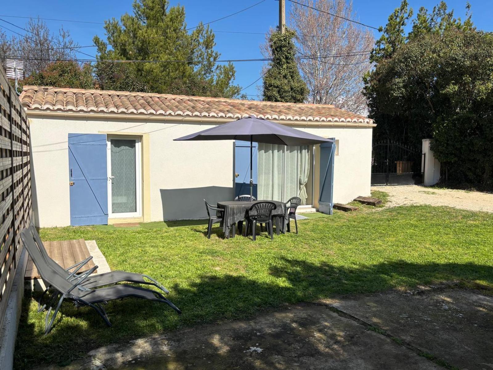Maison De Vacances En Campagne Cavaillon Exteriör bild