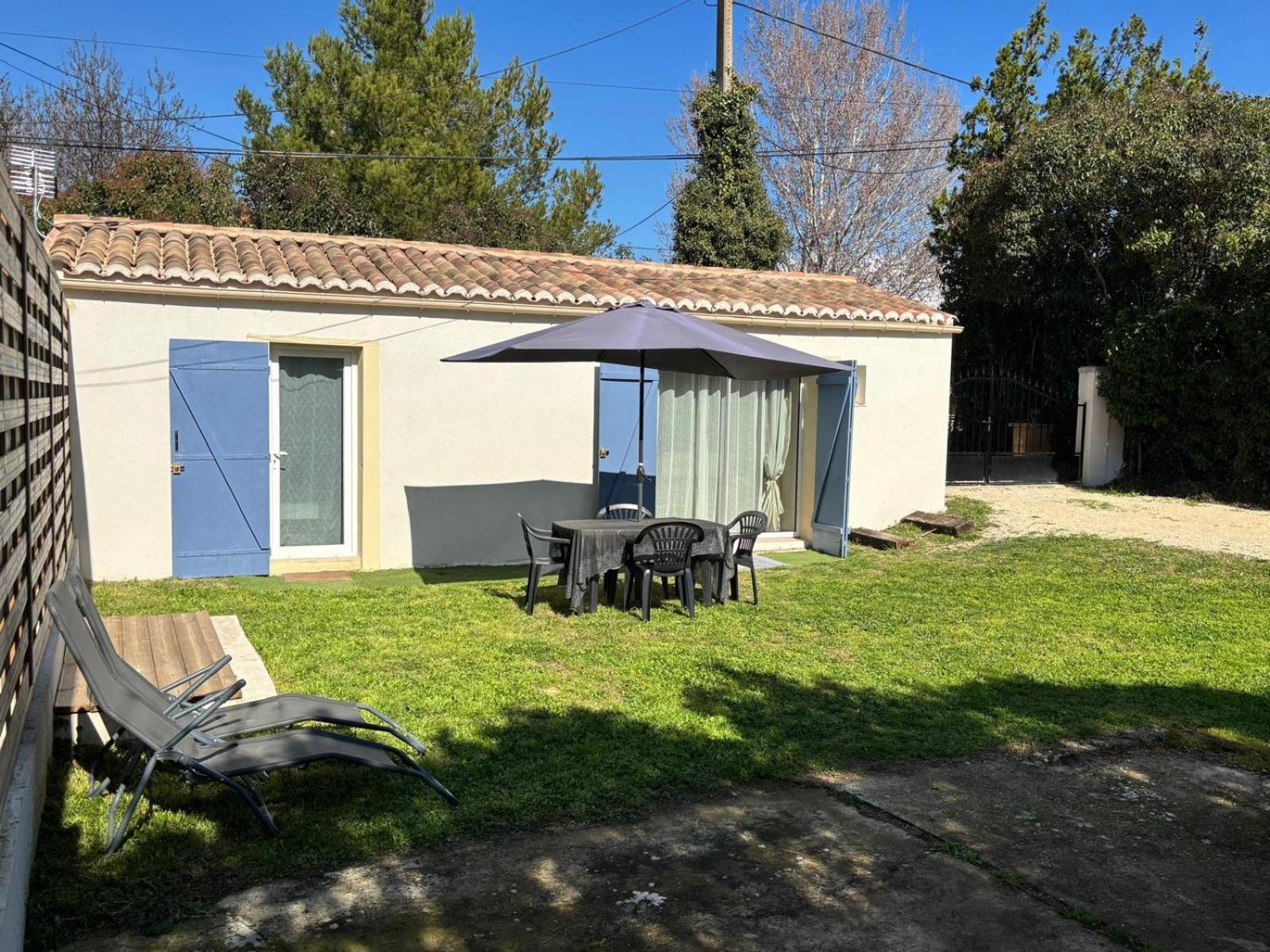 Maison De Vacances En Campagne Cavaillon Exteriör bild